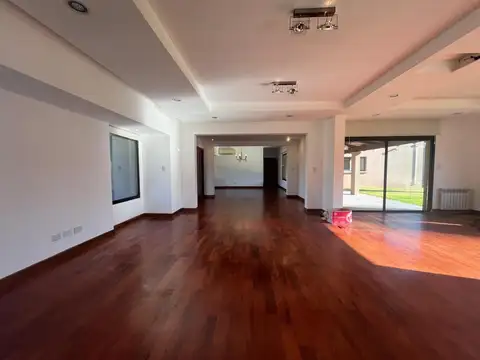 Casa 6 ambientes con 3 baños