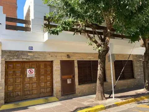 CASA EN 2 PALNTAS SOBRE LOTE DE 13.00 X 11.00