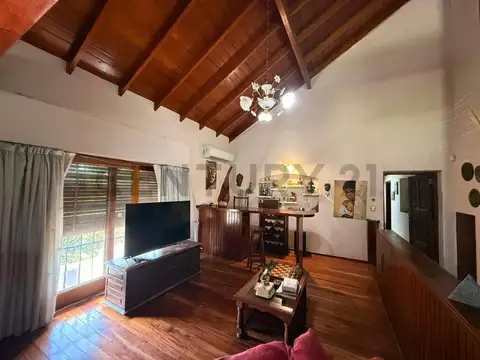 Casa 5 ambientes con 2 baños