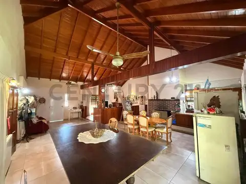 San Vicente- VENTA DE CASA CON AMPLIO LOTE, PILETA Y 2 DEPENDENCIAS
