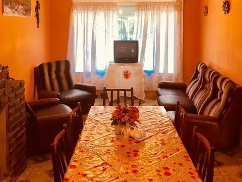 Casa 3 ambientes con 2 baños