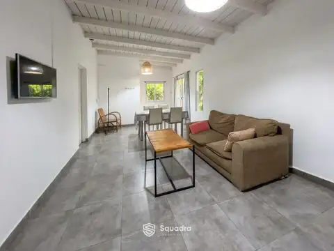 VENTA | PERMUTA - Casa de pasillo 1 dormitorio, con jardín - Fisherton.