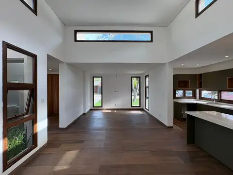 Casa 4 ambientes con 3 baños