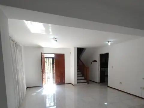 Casa en Alquiler en Coronel Dorrego, $ 1.300.000
