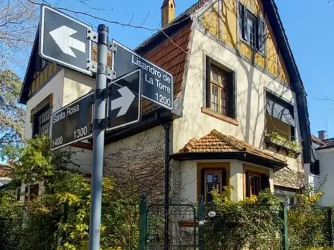 Casa 10 ambientes con 3 baños