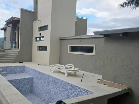 Casa en Venta con 3 cocheras