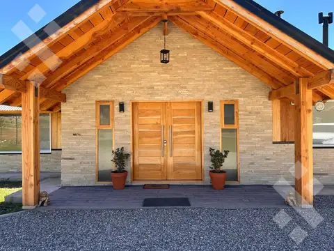 En Venta Casa 3 dorm - Apto Crédito - Bº Peñon del Lolog - San Martin De los Andes- Neuquén