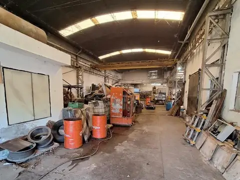 Galpón Indusctrial, Salida A 2 Calles - 2000 Cub - Sobre R4