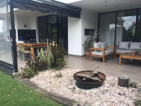 Casa en Alquiler en Haras Santa Maria, USD 1.600