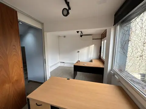 Casa 400 m² con local, oficinas, jardín y cochera en Núñez
