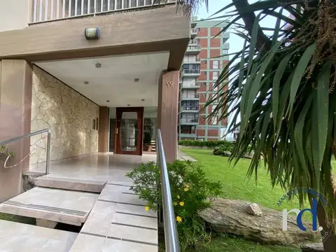 De las Toninas 100, Piso 7