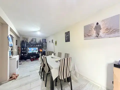 CASA EDIFICADA EN DOS PLANTAS CON PATIO Y TERRAZA EN EL BARRIO PIEDRABUENA