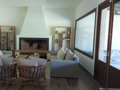 Casa en Alquiler Temporal con 4 cocheras