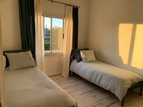 Casa en Alquiler Temporal con 4 cocheras