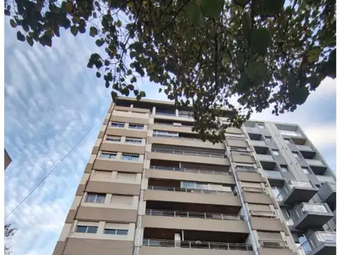 Depto 3 Ambientes Con Cochera  La Perla  Oportunidad