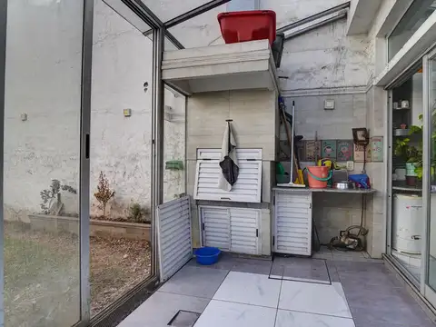 Casa 4 ambientes con 2 baños