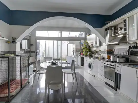 VENTA CASA TRIPLEX COCHERA JARDIN VILLA SARMIENTO