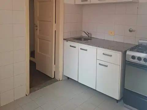 Billinghurst 200, Piso pb