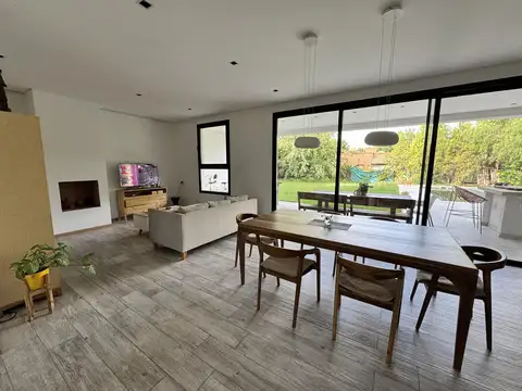 Venta, Moderna casa en Barrio los potrillos. PILAR