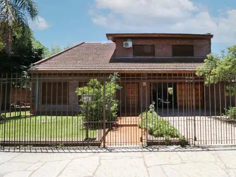 Casa 6 am 2 coch + depto pileta venta Hurlingham