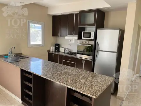 Casa en Venta en El Cantón - Barrio Golf, USD 235.000