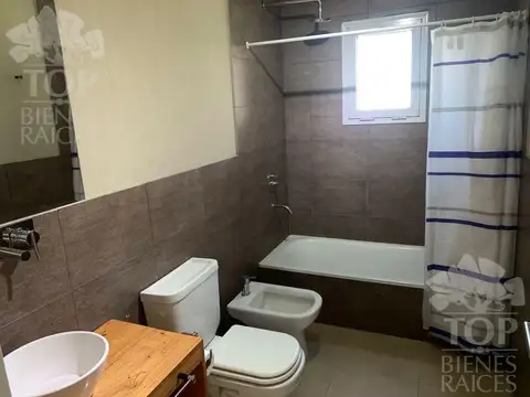 Casa en Venta en El Cantón - Barrio Golf, USD 235.000