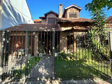 Chalet 5 ambientes c/ jardin en VENTA - Olivos