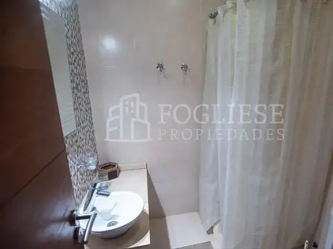 Casa 8 ambientes con 3 baños