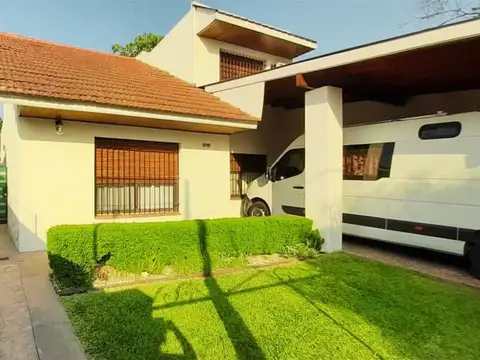 Casa 6 ambientes con 2 baños