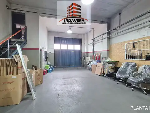 Excelente Galpón de 897 m2 Cubiertos - Con Montacargas y Vivienda - Caseros