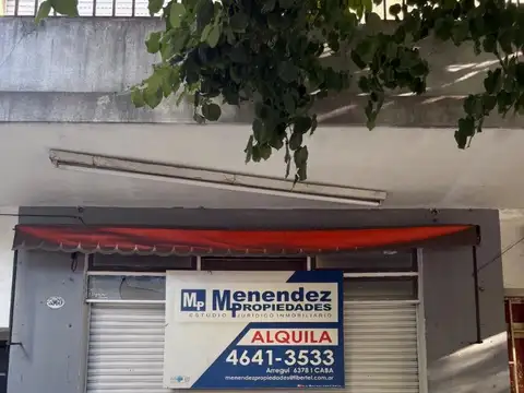 local con vidriera