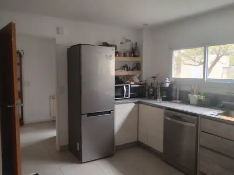 Casa en Alquiler Temporal con 4 cocheras