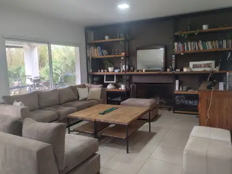 Casa 6 ambientes con 3 baños