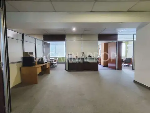 Oficina 6 ambientes con 2 baños