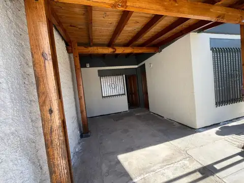 Casa 4 ambientes con 1 baño
