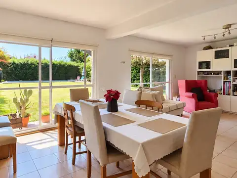Casa 5 ambientes con 3 baños