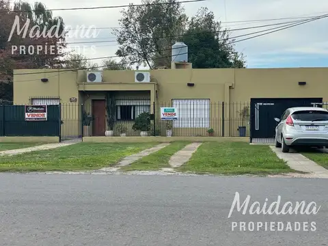 Casa con Jardín y Pileta en Venta, Zelaya