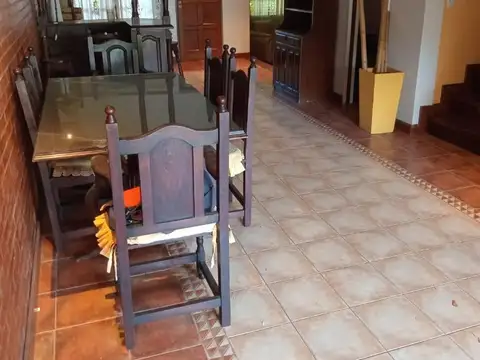 Casa en Venta con 3 cocheras
