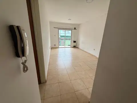 Departamento en Alquiler en Caseros, $ 350.000
