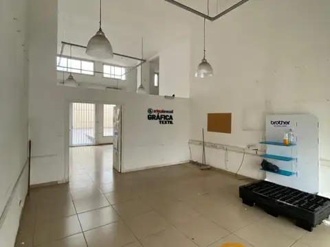 LOCAL 90 M2 + PATIO P/VEHICULOS 100 M2
