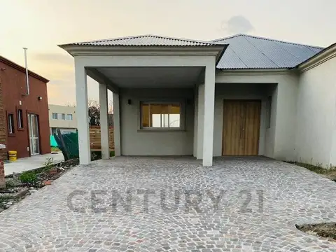 Casa en Venta con 2 cocheras