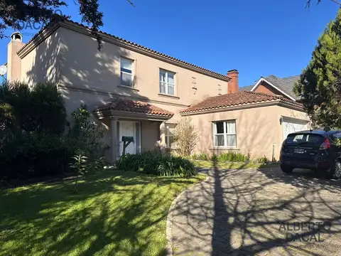 Casa en Venta en Abril Club De Campo, USD 770.000