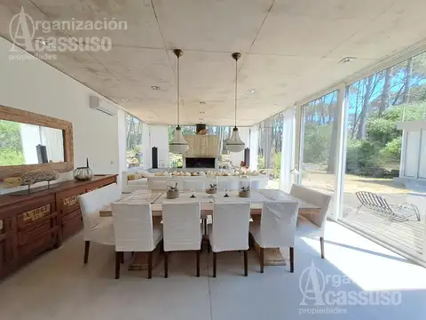 Casa 6 ambientes con 4 baños