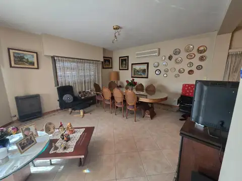 Casa en Alquiler El Palomar 3 Ambientes Reciclada a Nuevo con Cochera, Patio y Terraza F: 11229