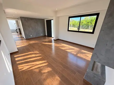 Casa en Alquiler en Los Pinos, $ 1.800.000