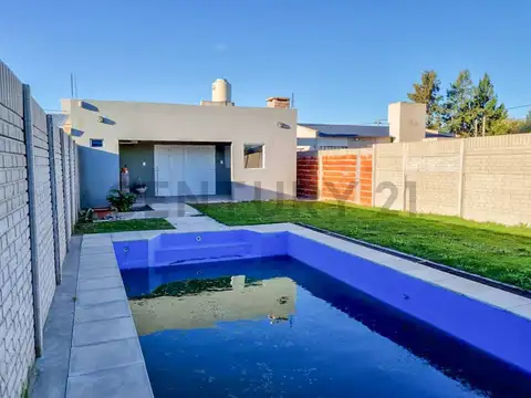 CASA EN VENTA EN LA PLATA DE UN DORMITORIO PARQUE Y PILETA EN SICARDI