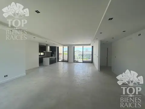 Casa 5 ambientes con 4 baños