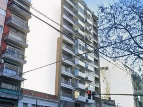 DEPTO 2 AMB CON PARRILLA 2 PATIOS SUPER LUMINOSO