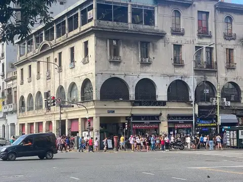 LA MEJOR ESQUINA DE ONCE RIVADAVIA Y PUEYRREDON
