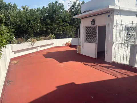CASA EN VENTA - FLORES- TERRAZA PROPIA - APTO CRED